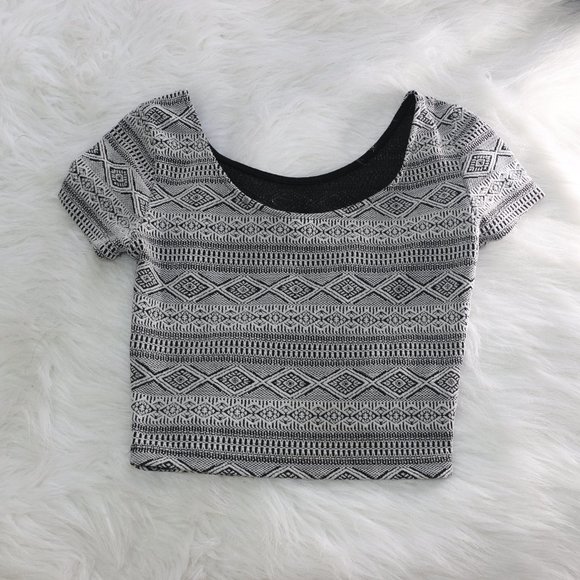 Divided Crop Top from H&M - White and Black Geometric Design, Size XS - Picture 2 of 8